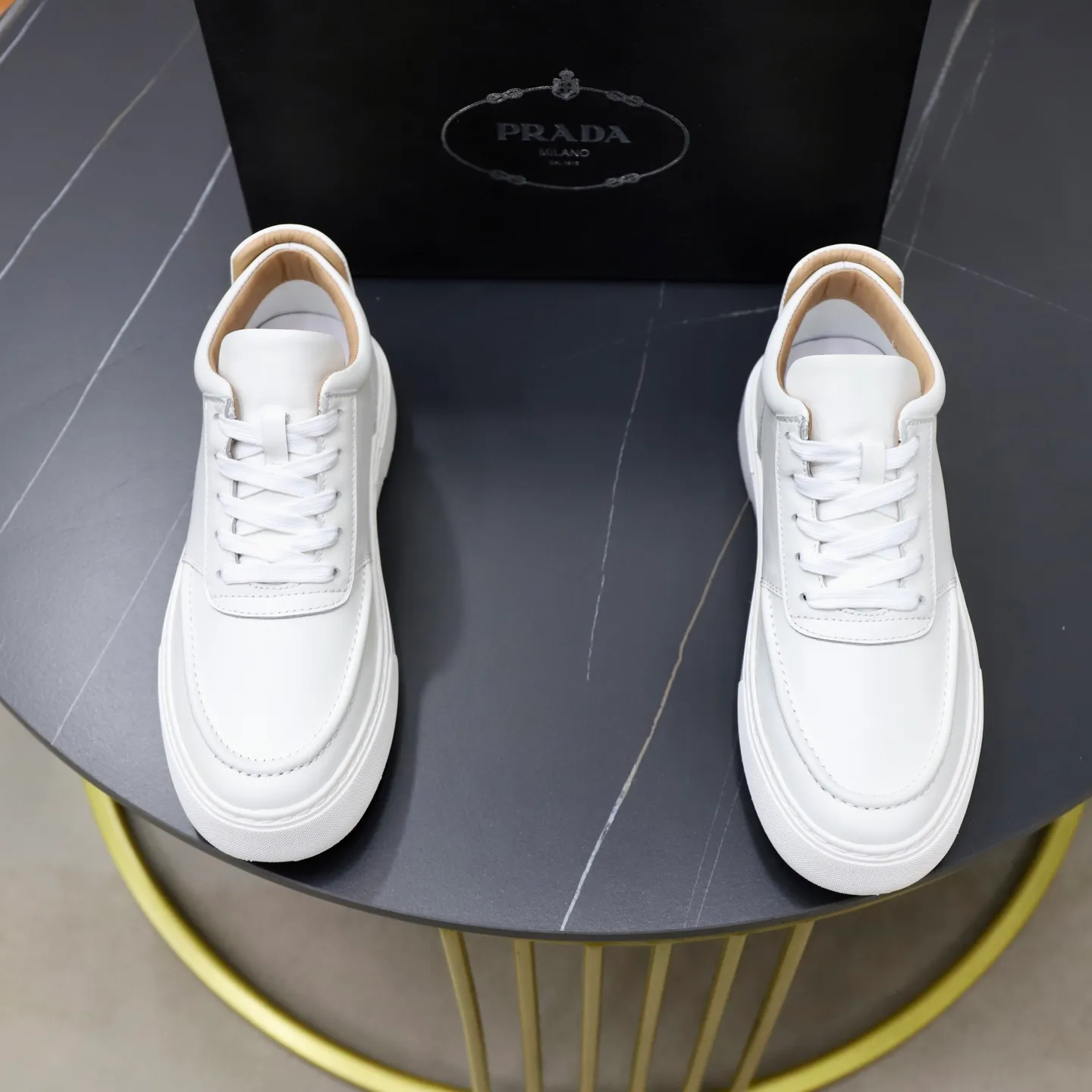 Ex-factory price: 460💰🙅‍♂️🙅‍♂️🙅‍♂️ Brand: PRADA Standard code: 38–44 (45 can be customized) Grade: Same as the official website Material: Original cowhide fabric Comfortable pigskin lining Lightweight wear-resistant outsole Style category: Men's fashionable casual shoes and boots Running sneakers Distinguished luxury brand elements Top luxury Color: actual picture color